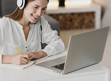 کدام لپ تاپ برای کلاس آنلاین و آموزش مجازی بهتر است؟