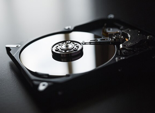 عمر هارد اینترنال چقدر است؟ عوامل مؤثر، نشانه های خرابی و راه های افزایش طول عمر